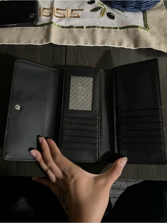 Guess Trifold Wallet - Picture 3 of 3